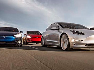 Investigan la aceleración involuntaria de autos Tesla
